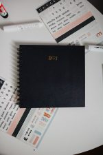 Kit Caderno + 10 Fotos + Cartela de Adesivos